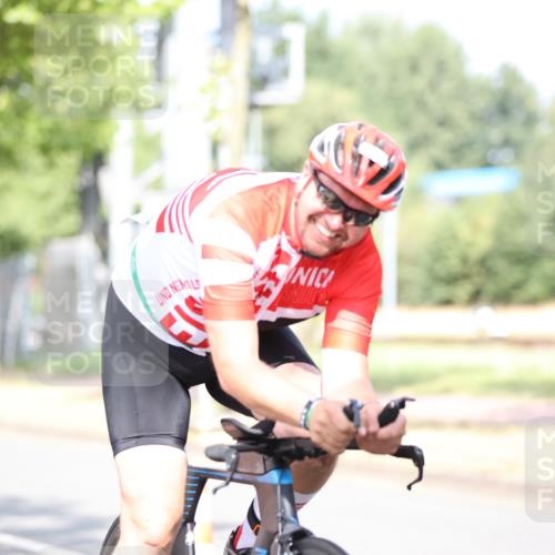 11.08.2024 - GEWOBA Citytriathlon Bremen H.Heesch http://msf.ph/oto/6769407 11.08.2024 10:42:46 Radfahren 12, 18, 21, 67, 68, 70, 88 meine-sportfotos.de