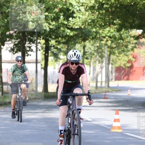 11.08.2024 - GEWOBA Citytriathlon Bremen H.Heesch http://msf.ph/oto/6769408 11.08.2024 10:28:22 Radfahren 53, 89, 90 meine-sportfotos.de