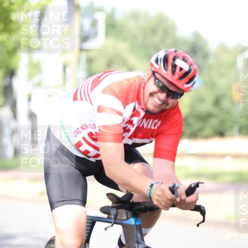 11.08.2024 - GEWOBA Citytriathlon Bremen H.Heesch http://msf.ph/oto/6769410 11.08.2024 10:42:46 Radfahren 12, 18, 21, 67, 68, 70, 88 meine-sportfotos.de