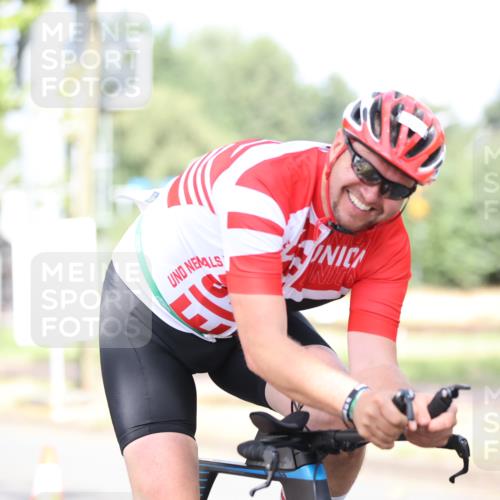 11.08.2024 - GEWOBA Citytriathlon Bremen H.Heesch http://msf.ph/oto/6769412 11.08.2024 10:42:46 Radfahren 12, 18, 21, 67, 68, 70, 88 meine-sportfotos.de