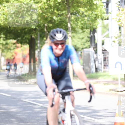 11.08.2024 - GEWOBA Citytriathlon Bremen H.Heesch http://msf.ph/oto/6769421 11.08.2024 10:42:47 Radfahren 12, 18, 21, 67, 68, 70, 88 meine-sportfotos.de
