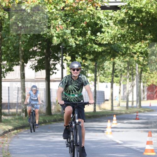 11.08.2024 - GEWOBA Citytriathlon Bremen H.Heesch http://msf.ph/oto/6769423 11.08.2024 10:28:23 Radfahren 53, 89, 90 meine-sportfotos.de