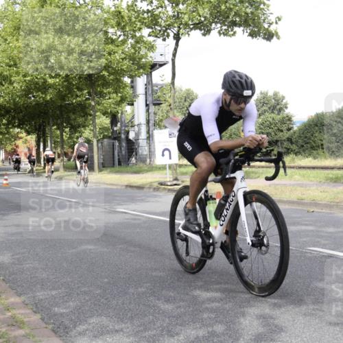 11.08.2024 - GEWOBA Citytriathlon Bremen H.Heesch http://msf.ph/oto/6769427 11.08.2024 11:44:17 Radfahren 746, 759, 861, 914, 926 meine-sportfotos.de