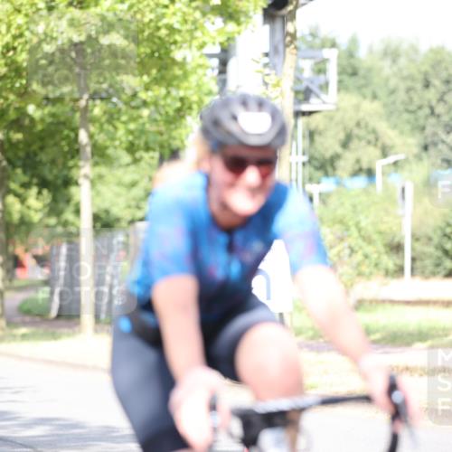 11.08.2024 - GEWOBA Citytriathlon Bremen H.Heesch http://msf.ph/oto/6769433 11.08.2024 10:42:48 Radfahren 18, 21, 67, 68, 70, 88 meine-sportfotos.de