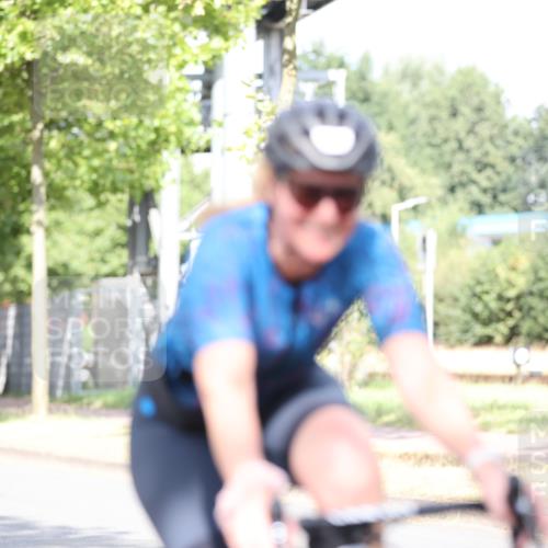 11.08.2024 - GEWOBA Citytriathlon Bremen H.Heesch http://msf.ph/oto/6769436 11.08.2024 10:42:48 Radfahren 18, 21, 67, 68, 70, 88 meine-sportfotos.de