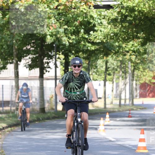 11.08.2024 - GEWOBA Citytriathlon Bremen H.Heesch http://msf.ph/oto/6769437 11.08.2024 10:28:23 Radfahren 53, 89, 90 meine-sportfotos.de
