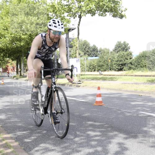 11.08.2024 - GEWOBA Citytriathlon Bremen H.Heesch http://msf.ph/oto/6769438 11.08.2024 11:44:29 Radfahren 759, 836, 855, 861, 926 meine-sportfotos.de