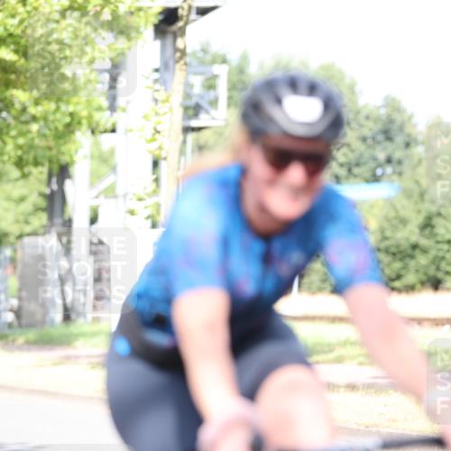 11.08.2024 - GEWOBA Citytriathlon Bremen H.Heesch http://msf.ph/oto/6769439 11.08.2024 10:42:48 Radfahren 18, 21, 67, 68, 70, 88 meine-sportfotos.de