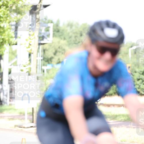 11.08.2024 - GEWOBA Citytriathlon Bremen H.Heesch http://msf.ph/oto/6769442 11.08.2024 10:42:48 Radfahren 18, 21, 67, 68, 70, 88 meine-sportfotos.de