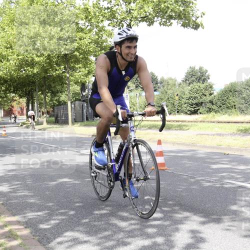 11.08.2024 - GEWOBA Citytriathlon Bremen H.Heesch http://msf.ph/oto/6769444 11.08.2024 11:44:37 Radfahren 833, 836, 855, 926 meine-sportfotos.de