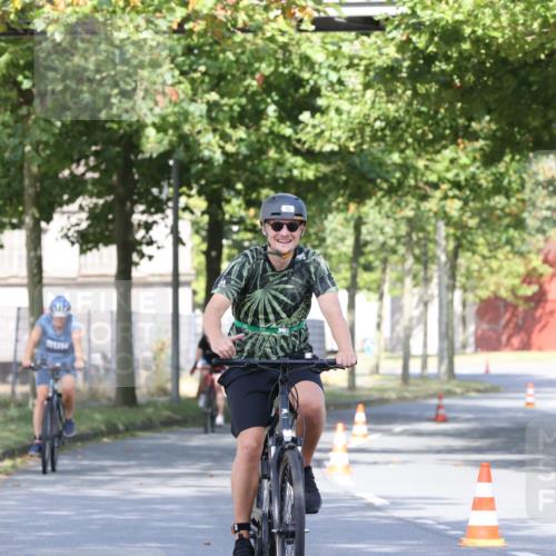 11.08.2024 - GEWOBA Citytriathlon Bremen H.Heesch http://msf.ph/oto/6769448 11.08.2024 10:28:23 Radfahren 53, 89, 90 meine-sportfotos.de