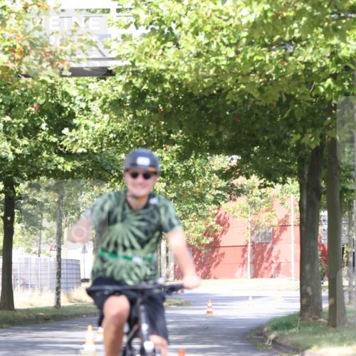 11.08.2024 - GEWOBA Citytriathlon Bremen H.Heesch http://msf.ph/oto/6769451 11.08.2024 10:28:24 Radfahren 53, 89, 90 meine-sportfotos.de