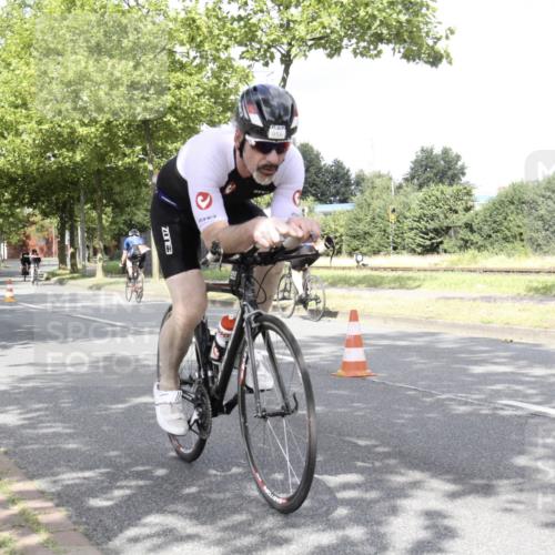 11.08.2024 - GEWOBA Citytriathlon Bremen H.Heesch http://msf.ph/oto/6769452 11.08.2024 11:44:57 Radfahren 763, 827, 833, 916, 927, 956, 964, 973, 996 meine-sportfotos.de