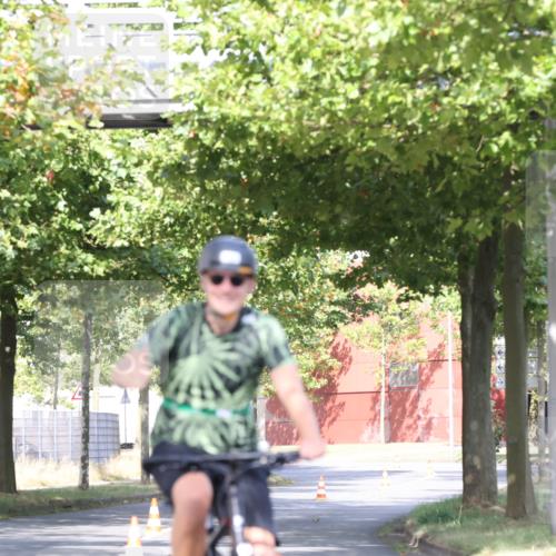 11.08.2024 - GEWOBA Citytriathlon Bremen H.Heesch http://msf.ph/oto/6769454 11.08.2024 10:28:24 Radfahren 53, 89, 90 meine-sportfotos.de