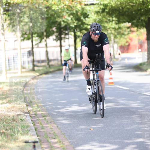 11.08.2024 - GEWOBA Citytriathlon Bremen H.Heesch http://msf.ph/oto/6769456 11.08.2024 10:42:55 Radfahren 18, 21, 67, 70, 88, 101, 116 meine-sportfotos.de