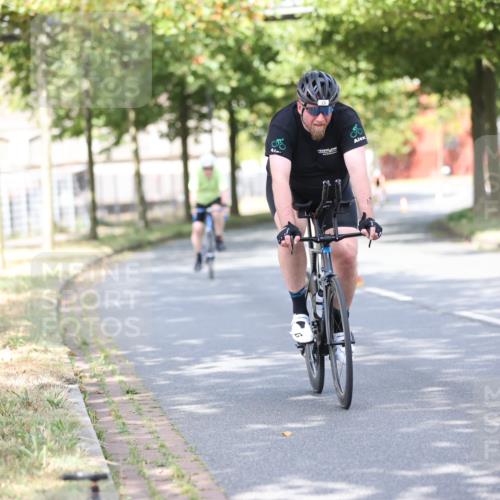 11.08.2024 - GEWOBA Citytriathlon Bremen H.Heesch http://msf.ph/oto/6769462 11.08.2024 10:42:55 Radfahren 18, 21, 67, 70, 88, 101, 116 meine-sportfotos.de