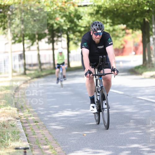 11.08.2024 - GEWOBA Citytriathlon Bremen H.Heesch http://msf.ph/oto/6769464 11.08.2024 10:42:55 Radfahren 18, 21, 67, 70, 88, 101, 116 meine-sportfotos.de