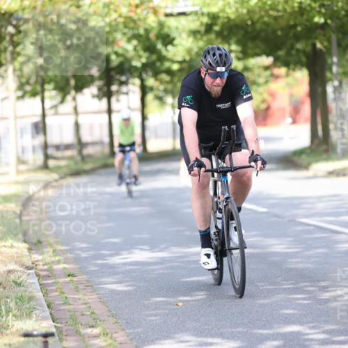 11.08.2024 - GEWOBA Citytriathlon Bremen H.Heesch http://msf.ph/oto/6769467 11.08.2024 10:42:55 Radfahren 18, 21, 67, 70, 88, 101, 116 meine-sportfotos.de