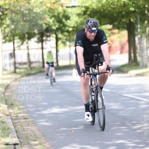 11.08.2024 - GEWOBA Citytriathlon Bremen H.Heesch http://msf.ph/oto/6769470 11.08.2024 10:42:55 Radfahren 18, 21, 67, 70, 88, 101, 116 meine-sportfotos.de