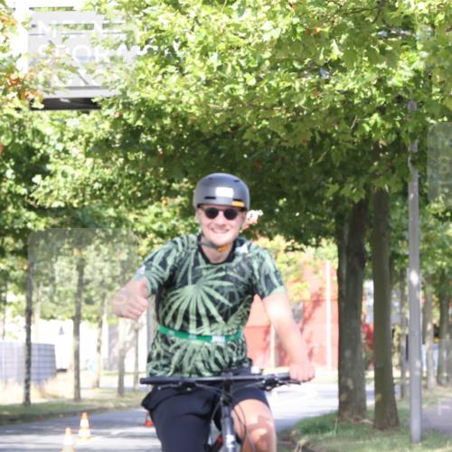 11.08.2024 - GEWOBA Citytriathlon Bremen H.Heesch http://msf.ph/oto/6769472 11.08.2024 10:28:24 Radfahren 53, 89, 90 meine-sportfotos.de