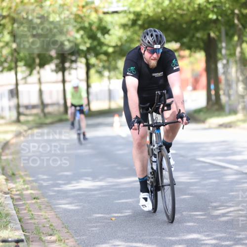11.08.2024 - GEWOBA Citytriathlon Bremen H.Heesch http://msf.ph/oto/6769473 11.08.2024 10:42:55 Radfahren 18, 21, 67, 70, 88, 101, 116 meine-sportfotos.de