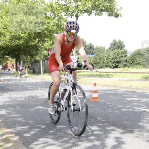 11.08.2024 - GEWOBA Citytriathlon Bremen H.Heesch http://msf.ph/oto/6769474 11.08.2024 11:45:15 Radfahren 819, 827, 927, 964, 973, 974, 996, 1030 meine-sportfotos.de