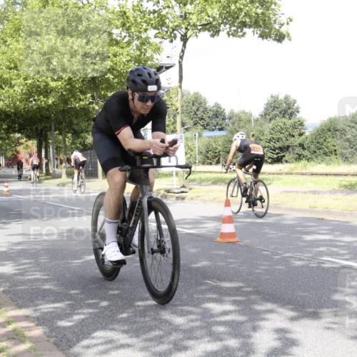 11.08.2024 - GEWOBA Citytriathlon Bremen H.Heesch http://msf.ph/oto/6769476 11.08.2024 11:45:17 Radfahren 819, 900, 927, 973, 974, 996, 1030 meine-sportfotos.de