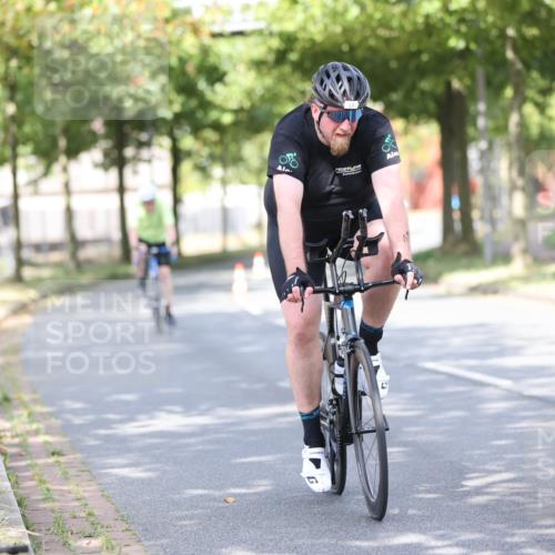 11.08.2024 - GEWOBA Citytriathlon Bremen H.Heesch http://msf.ph/oto/6769477 11.08.2024 10:42:55 Radfahren 18, 21, 67, 70, 88, 101, 116 meine-sportfotos.de