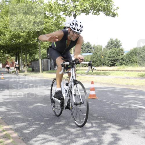 11.08.2024 - GEWOBA Citytriathlon Bremen H.Heesch http://msf.ph/oto/6769479 11.08.2024 11:45:19 Radfahren 819, 900, 927, 973, 974, 1030 meine-sportfotos.de