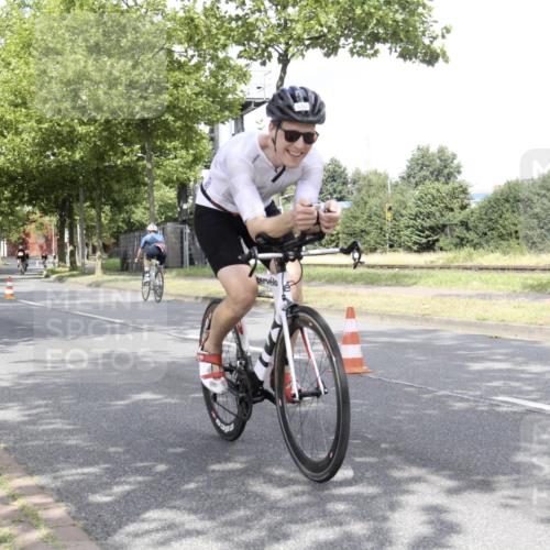 11.08.2024 - GEWOBA Citytriathlon Bremen H.Heesch http://msf.ph/oto/6769480 11.08.2024 11:45:22 Radfahren 819, 900, 974, 1030 meine-sportfotos.de