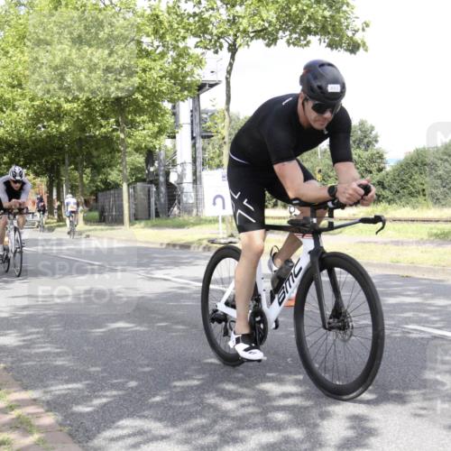 11.08.2024 - GEWOBA Citytriathlon Bremen H.Heesch http://msf.ph/oto/6769483 11.08.2024 11:45:27 Radfahren 819, 900, 974, 1030 meine-sportfotos.de
