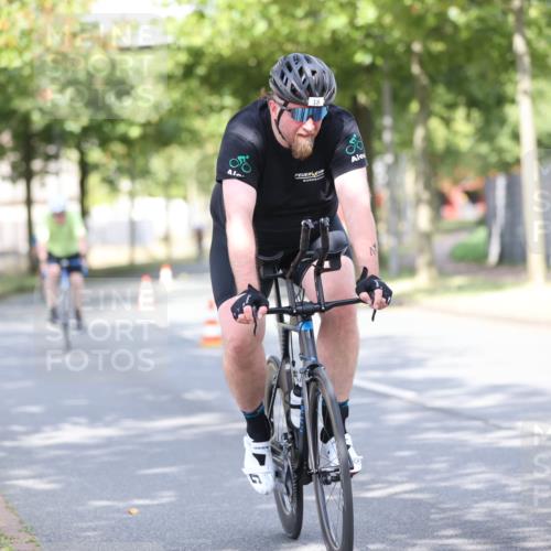 11.08.2024 - GEWOBA Citytriathlon Bremen H.Heesch http://msf.ph/oto/6769488 11.08.2024 10:42:55 Radfahren 18, 21, 67, 70, 88, 101, 116 meine-sportfotos.de