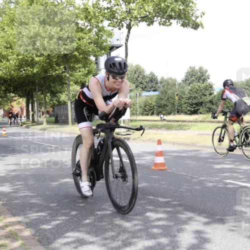 11.08.2024 - GEWOBA Citytriathlon Bremen H.Heesch http://msf.ph/oto/6769495 11.08.2024 11:45:44 Radfahren 822, 826, 867, 871, 873, 875, 936, 994, 1029 meine-sportfotos.de