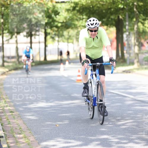 11.08.2024 - GEWOBA Citytriathlon Bremen H.Heesch http://msf.ph/oto/6769503 11.08.2024 10:42:57 Radfahren 18, 21, 70, 101, 116 meine-sportfotos.de