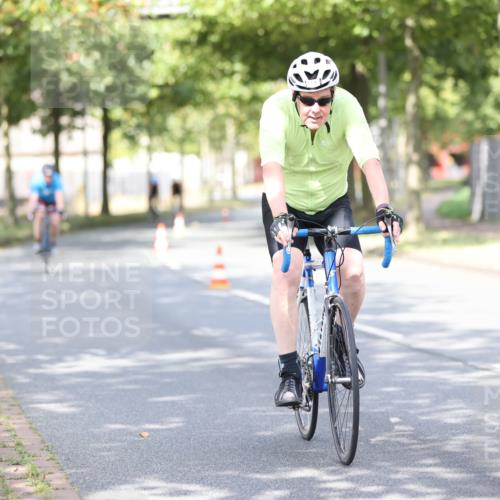 11.08.2024 - GEWOBA Citytriathlon Bremen H.Heesch http://msf.ph/oto/6769513 11.08.2024 10:42:57 Radfahren 18, 21, 70, 101, 116 meine-sportfotos.de