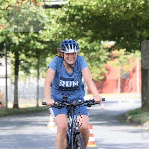 11.08.2024 - GEWOBA Citytriathlon Bremen H.Heesch http://msf.ph/oto/6769515 11.08.2024 10:28:27 Radfahren 53, 89, 90 meine-sportfotos.de