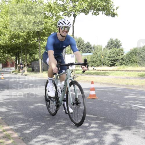 11.08.2024 - GEWOBA Citytriathlon Bremen H.Heesch http://msf.ph/oto/6769529 11.08.2024 11:46:11 Radfahren 755, 775, 806, 845, 853, 954, 962 meine-sportfotos.de