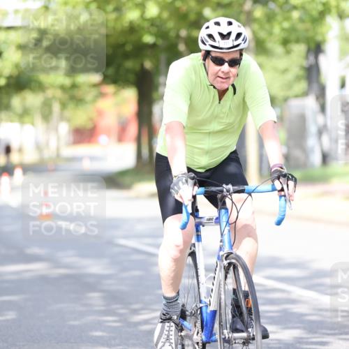 11.08.2024 - GEWOBA Citytriathlon Bremen H.Heesch http://msf.ph/oto/6769530 11.08.2024 10:42:57 Radfahren 18, 21, 70, 101, 116 meine-sportfotos.de