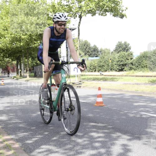 11.08.2024 - GEWOBA Citytriathlon Bremen H.Heesch http://msf.ph/oto/6769533 11.08.2024 11:46:14 Radfahren 755, 775, 806, 845, 853, 954, 962 meine-sportfotos.de