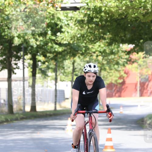 11.08.2024 - GEWOBA Citytriathlon Bremen H.Heesch http://msf.ph/oto/6769539 11.08.2024 10:28:29 Radfahren 53, 89, 90 meine-sportfotos.de
