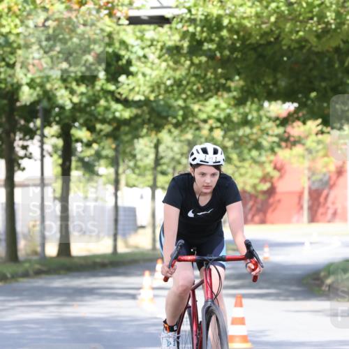 11.08.2024 - GEWOBA Citytriathlon Bremen H.Heesch http://msf.ph/oto/6769542 11.08.2024 10:28:29 Radfahren 53, 89, 90 meine-sportfotos.de