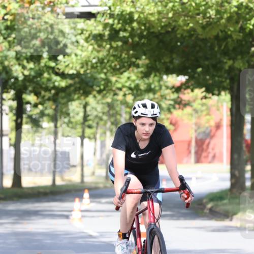 11.08.2024 - GEWOBA Citytriathlon Bremen H.Heesch http://msf.ph/oto/6769550 11.08.2024 10:28:29 Radfahren 53, 89, 90 meine-sportfotos.de