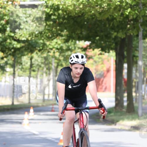 11.08.2024 - GEWOBA Citytriathlon Bremen H.Heesch http://msf.ph/oto/6769556 11.08.2024 10:28:29 Radfahren 53, 89, 90 meine-sportfotos.de