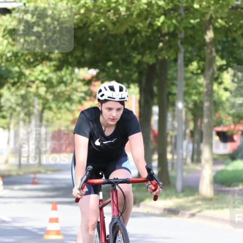 11.08.2024 - GEWOBA Citytriathlon Bremen H.Heesch http://msf.ph/oto/6769568 11.08.2024 10:28:30 Radfahren 53, 89, 90 meine-sportfotos.de