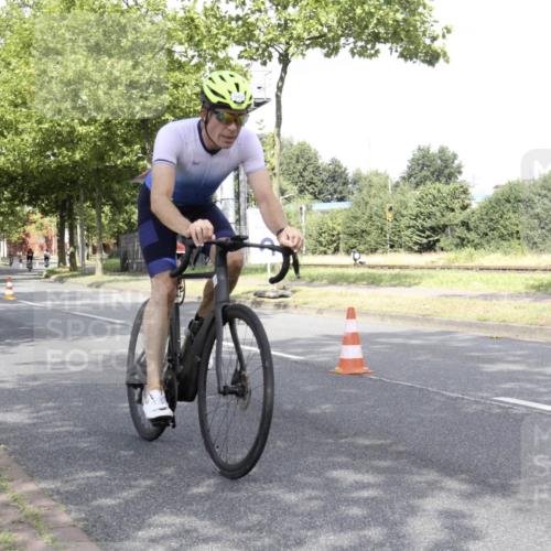 11.08.2024 - GEWOBA Citytriathlon Bremen H.Heesch http://msf.ph/oto/6769585 11.08.2024 11:47:38 Radfahren 752, 800, 860, 899, 907, 911, 933, 944, 958, 997, 1013, 1015, 1019 meine-sportfotos.de