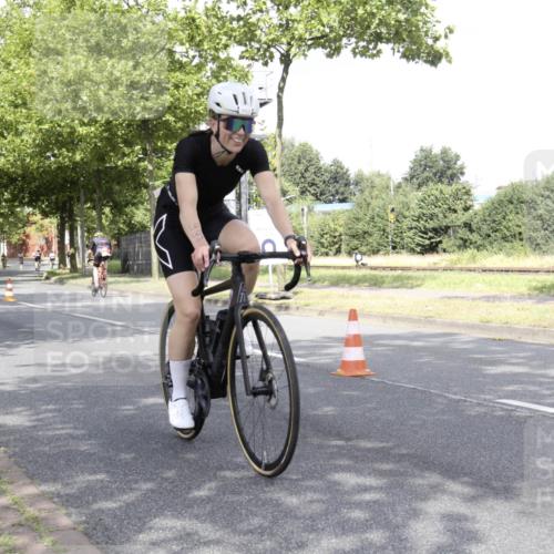 11.08.2024 - GEWOBA Citytriathlon Bremen H.Heesch http://msf.ph/oto/6769588 11.08.2024 11:47:39 Radfahren 752, 832, 860, 899, 907, 911, 933, 944, 958, 997, 1013, 1015, 1019 meine-sportfotos.de