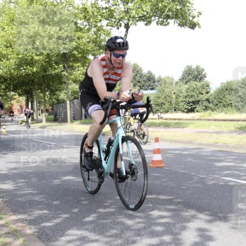 11.08.2024 - GEWOBA Citytriathlon Bremen H.Heesch http://msf.ph/oto/6769594 11.08.2024 11:47:43 Radfahren 752, 832, 860, 899, 907, 911, 933, 944, 958, 997, 1013, 1015, 1019 meine-sportfotos.de