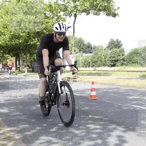 11.08.2024 - GEWOBA Citytriathlon Bremen H.Heesch http://msf.ph/oto/6769595 11.08.2024 11:47:44 Radfahren 752, 832, 860, 899, 907, 911, 924, 933, 944, 958, 997, 1013, 1015, 1019 meine-sportfotos.de