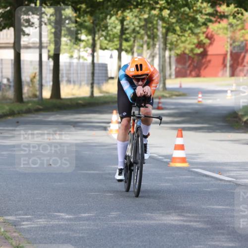 11.08.2024 - GEWOBA Citytriathlon Bremen H.Heesch http://msf.ph/oto/6769603 11.08.2024 10:29:49 Radfahren 72 meine-sportfotos.de