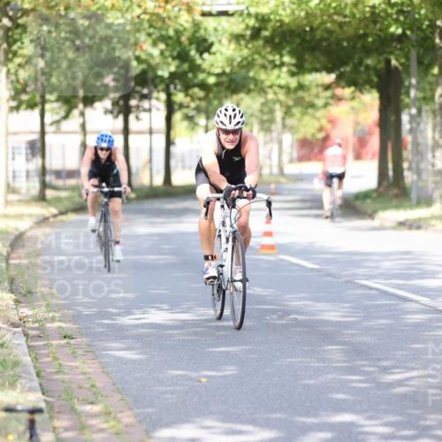 11.08.2024 - GEWOBA Citytriathlon Bremen H.Heesch http://msf.ph/oto/6769608 11.08.2024 10:43:04 Radfahren 18, 21, 70, 101, 116 meine-sportfotos.de